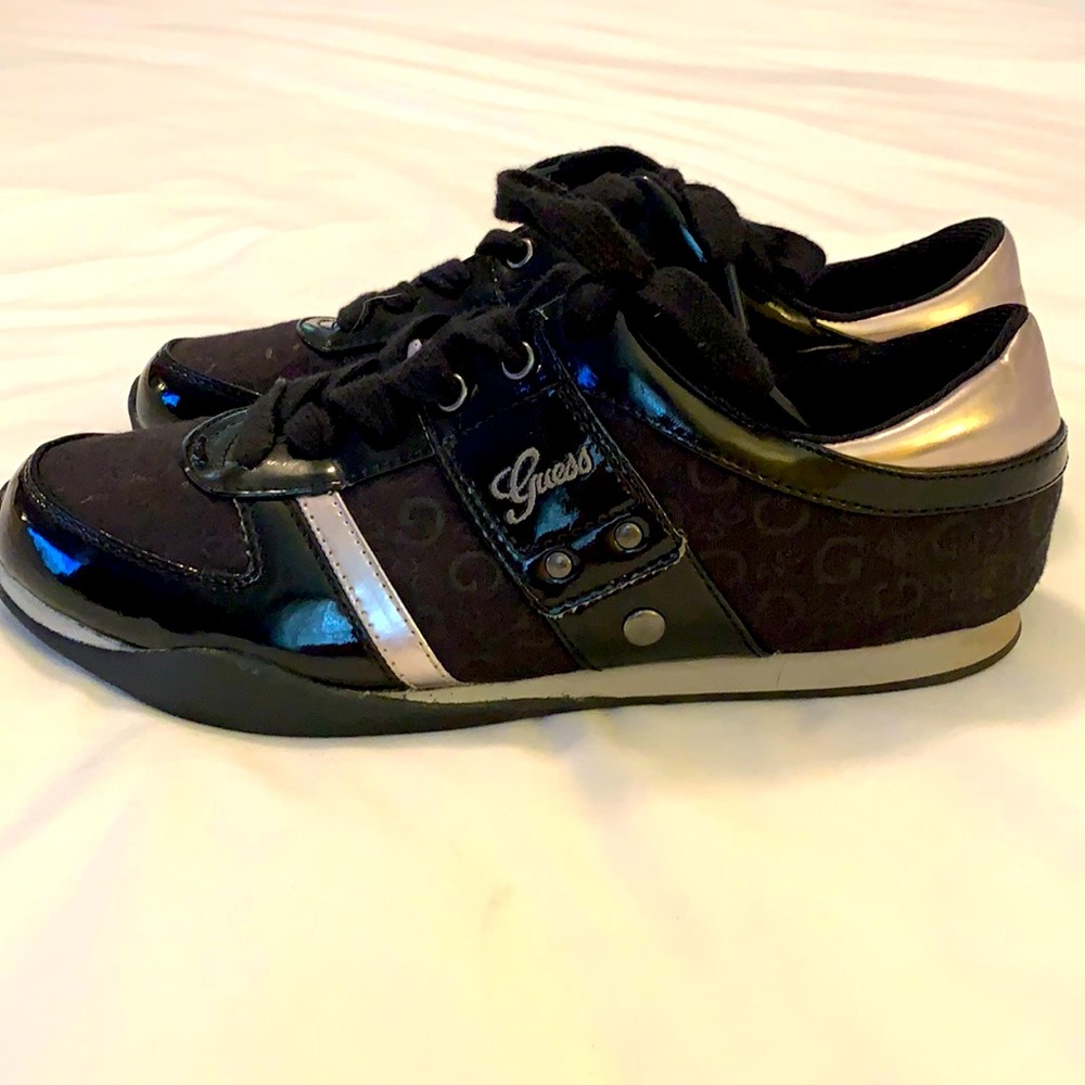 Guess tennis shoes black and silver size 8 1/2 m